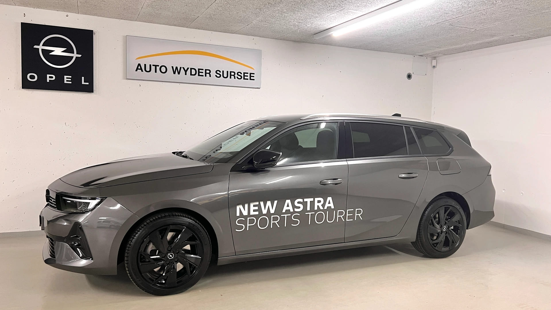 OPEL Astra Sports Tourer 1.6 T PHEV 180 Swiss Plus-image-2