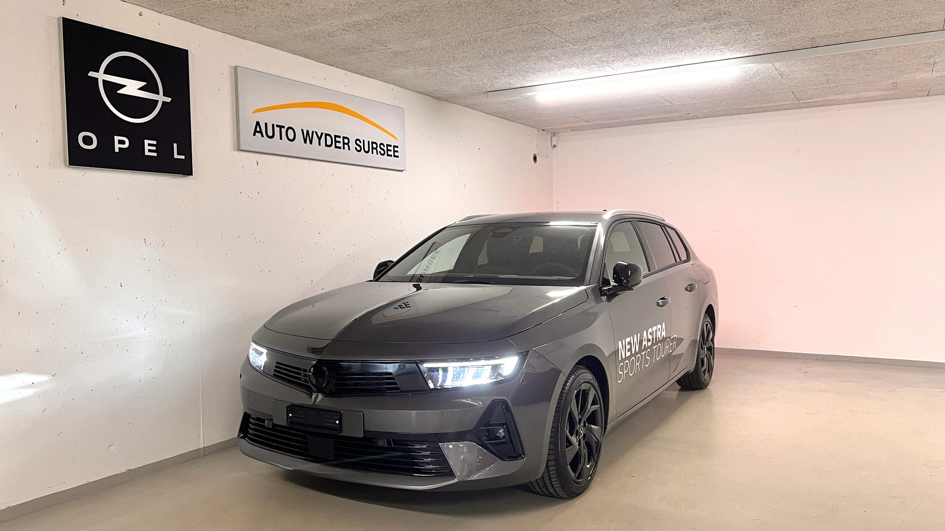OPEL Astra Sports Tourer 1.6 T PHEV 180 Swiss Plus-image-0
