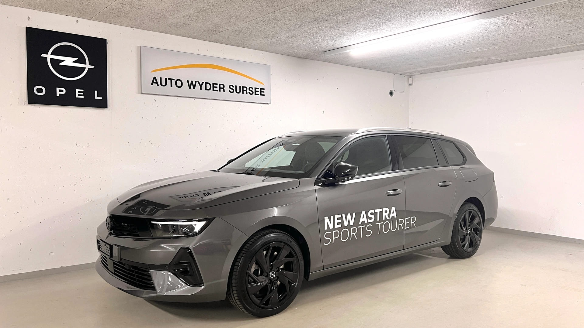 OPEL Astra Sports Tourer 1.6 T PHEV 180 Swiss Plus-image-1