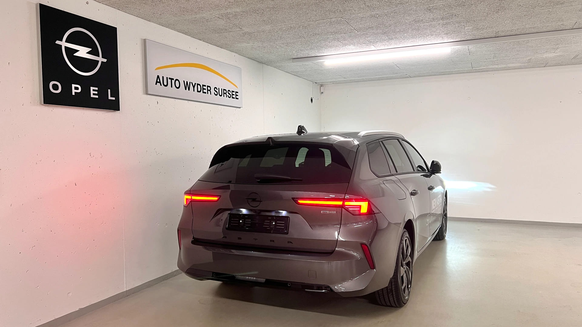 OPEL Astra Sports Tourer 1.6 T PHEV 180 Swiss Plus-image-3