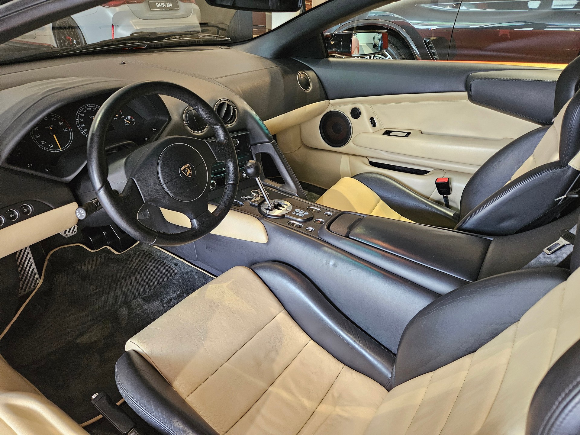 LAMBORGHINI Murciélago 6.2 Coupé-image-10