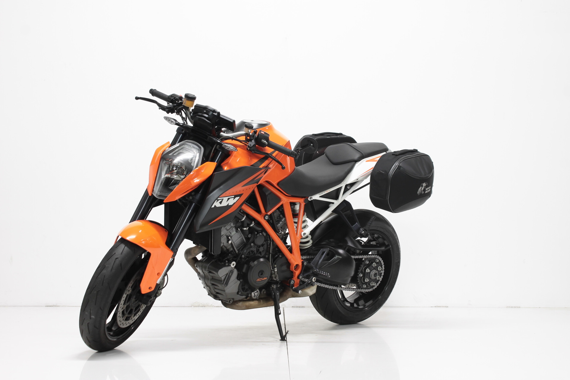 KTM 1290 Super Duke R-showroom-element-3