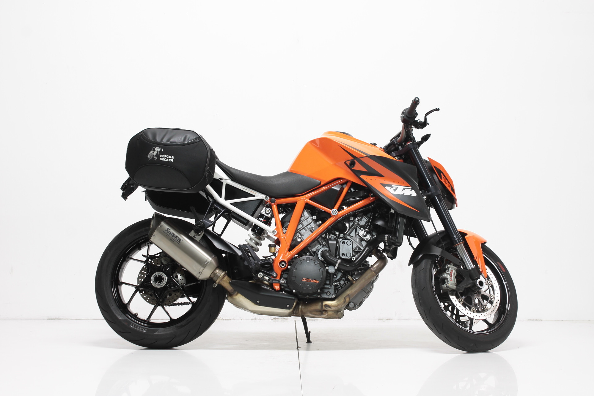 KTM 1290 Super Duke R-showroom-element-2
