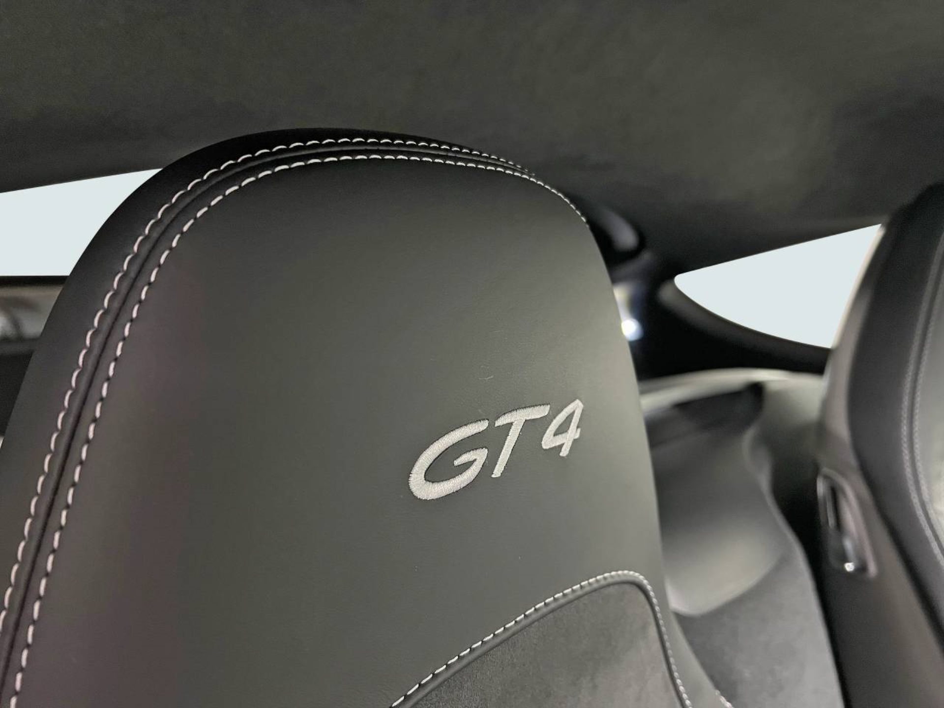 PORSCHE 718 Cayman GT4-image-19