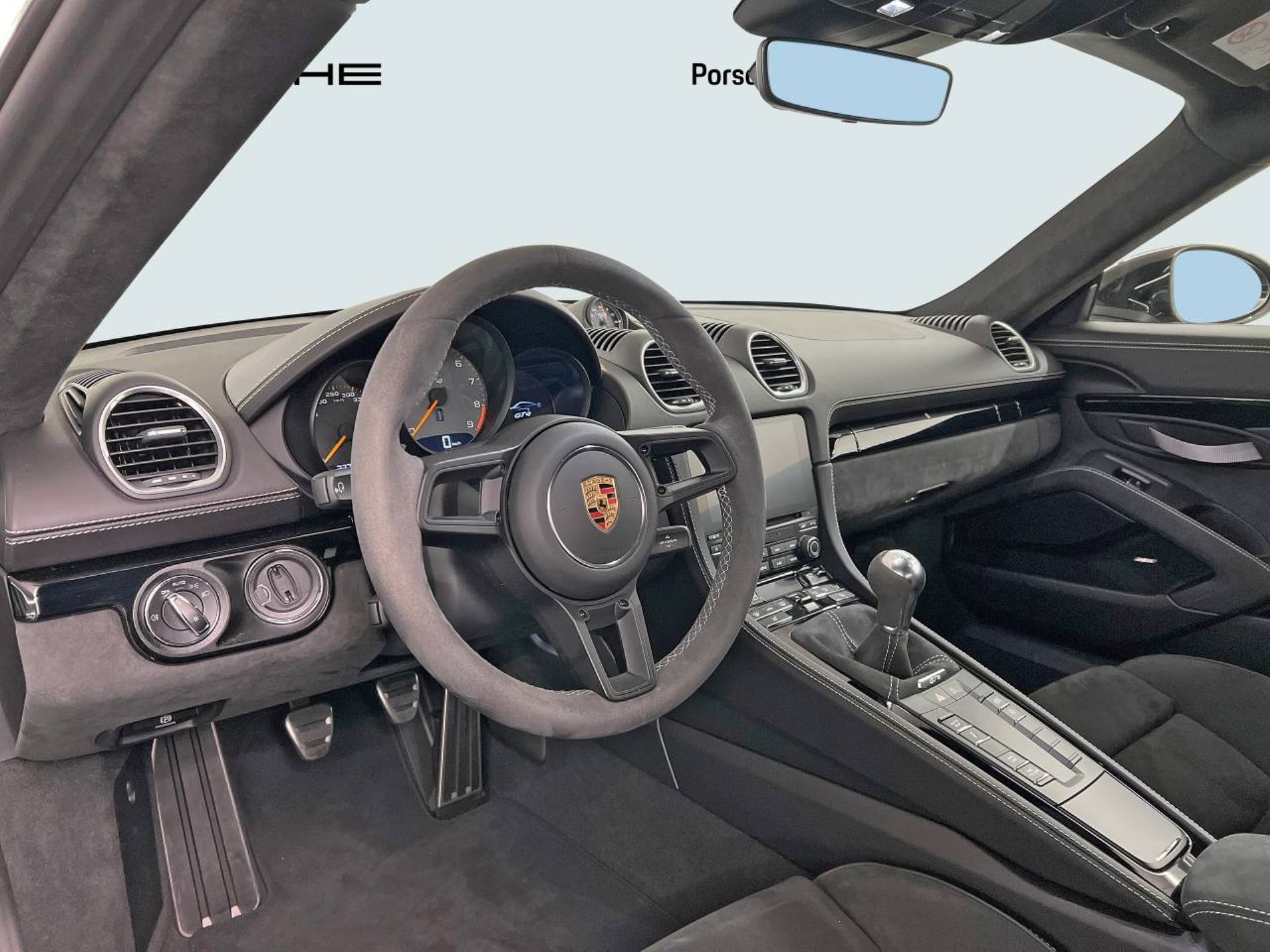 PORSCHE 718 Cayman GT4-image-3