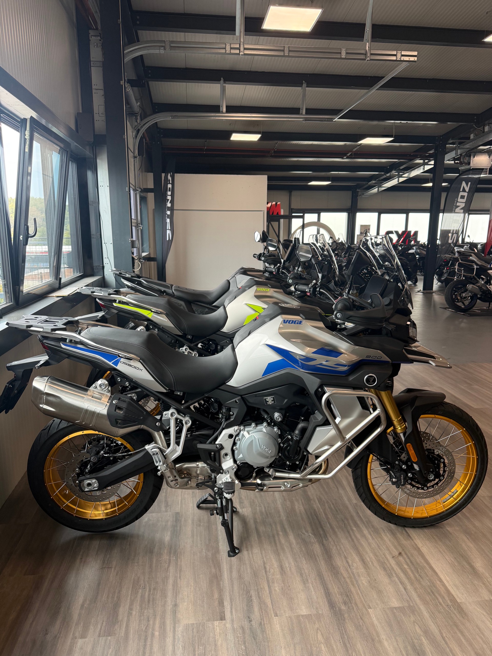 VOGE 900 DSX-showroom-element-1