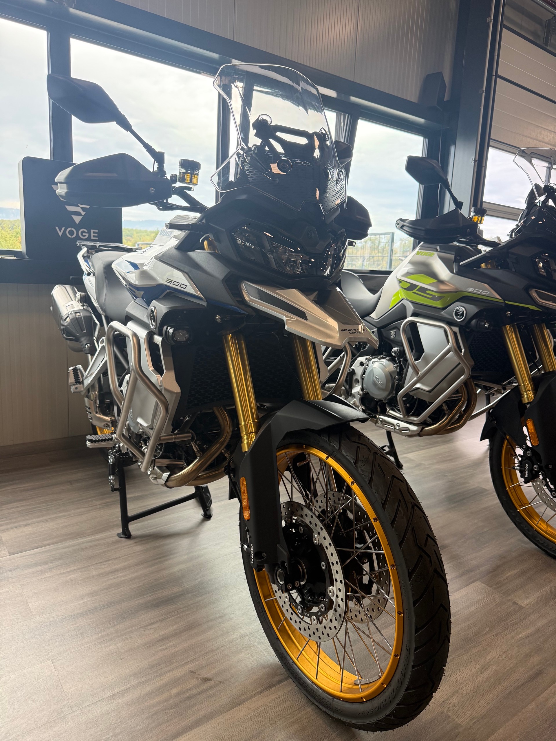 VOGE 900 DSX-showroom-element-2