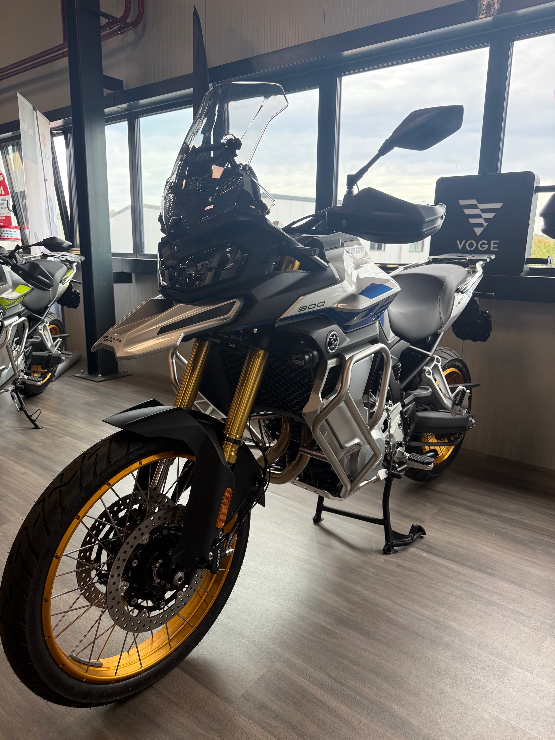 VOGE 900 DSX-showroom-element-3