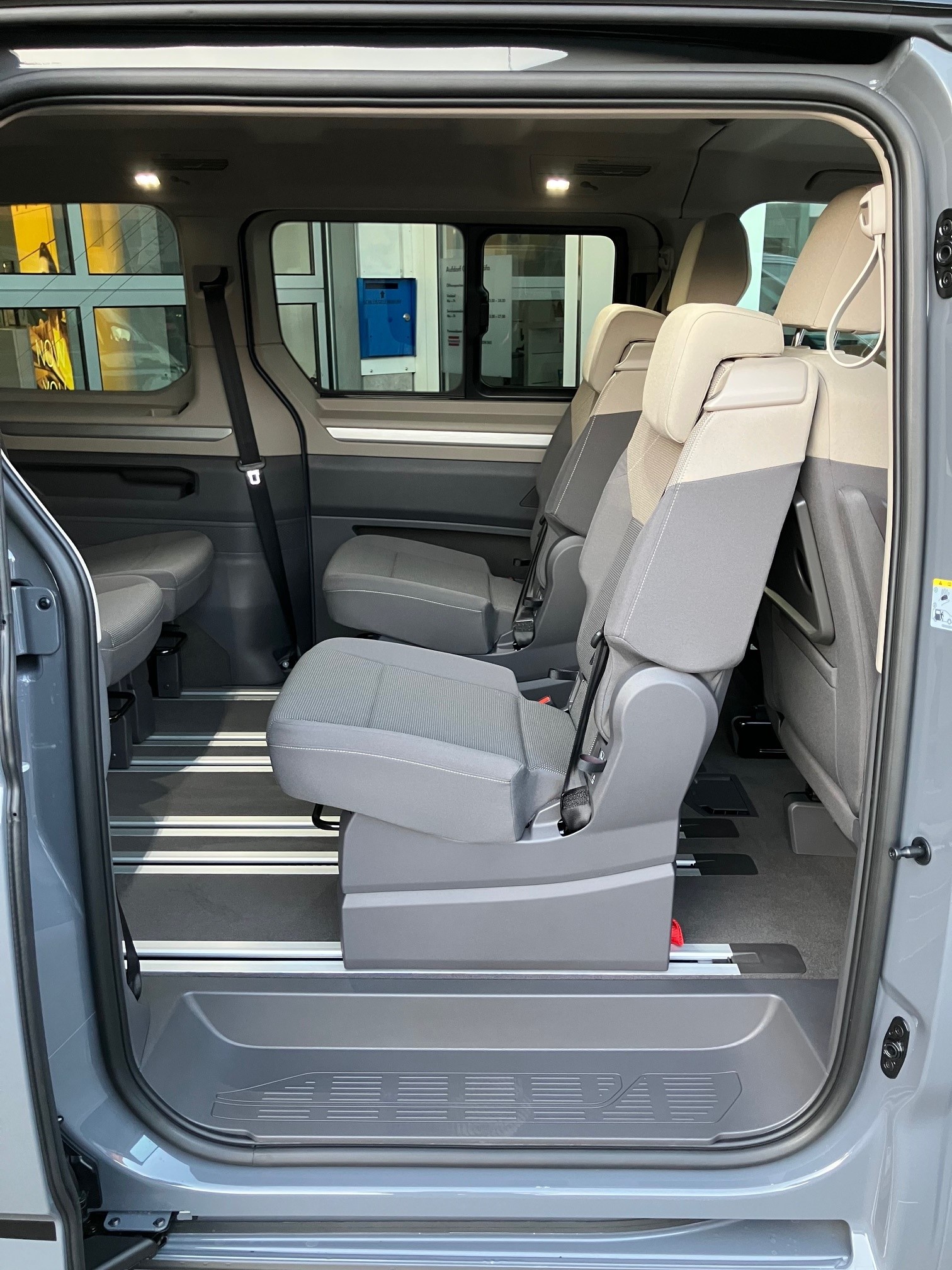 VW Multivan 2.0 TDI Life Edition DSG-image-7