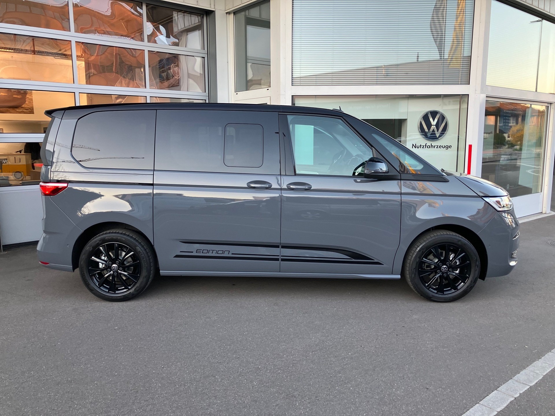 VW Multivan 2.0 TDI Life Edition DSG-image-1