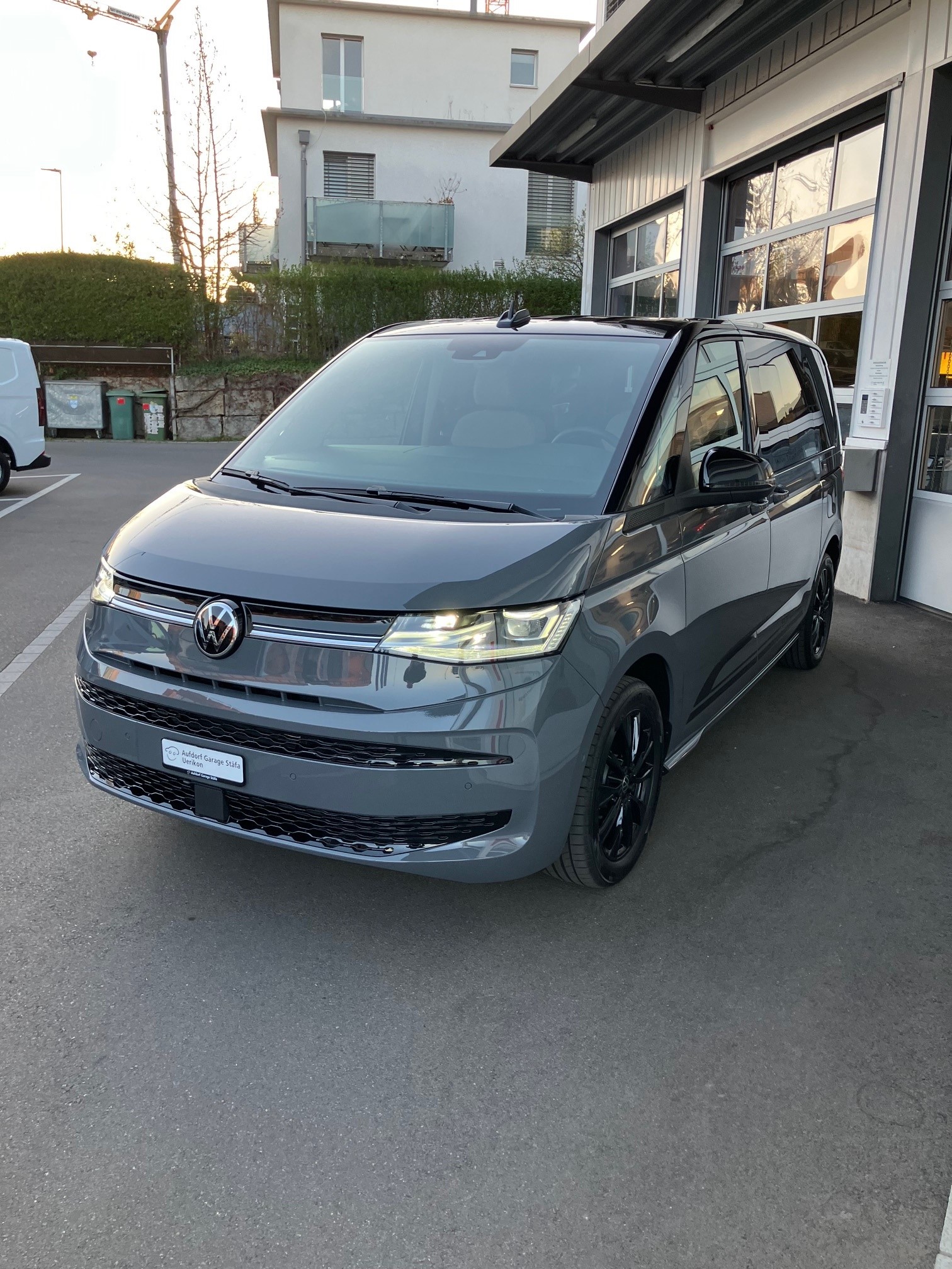 VW Multivan 2.0 TDI Life Edition DSG-image-3