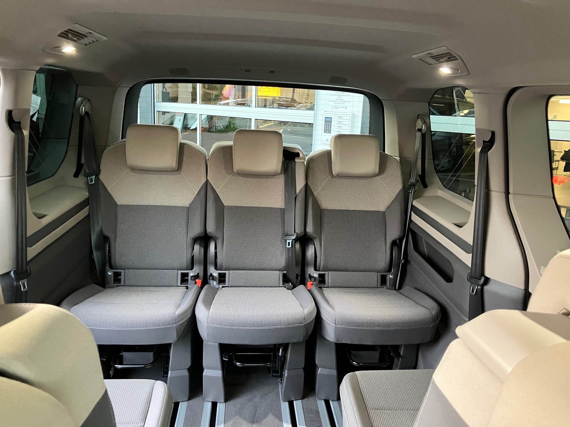 VW Multivan 2.0 TDI Life Edition DSG-image-8