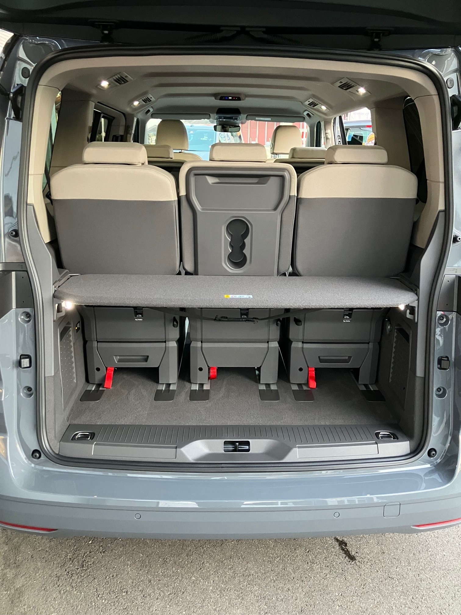 VW Multivan 2.0 TDI Life Edition DSG-image-10
