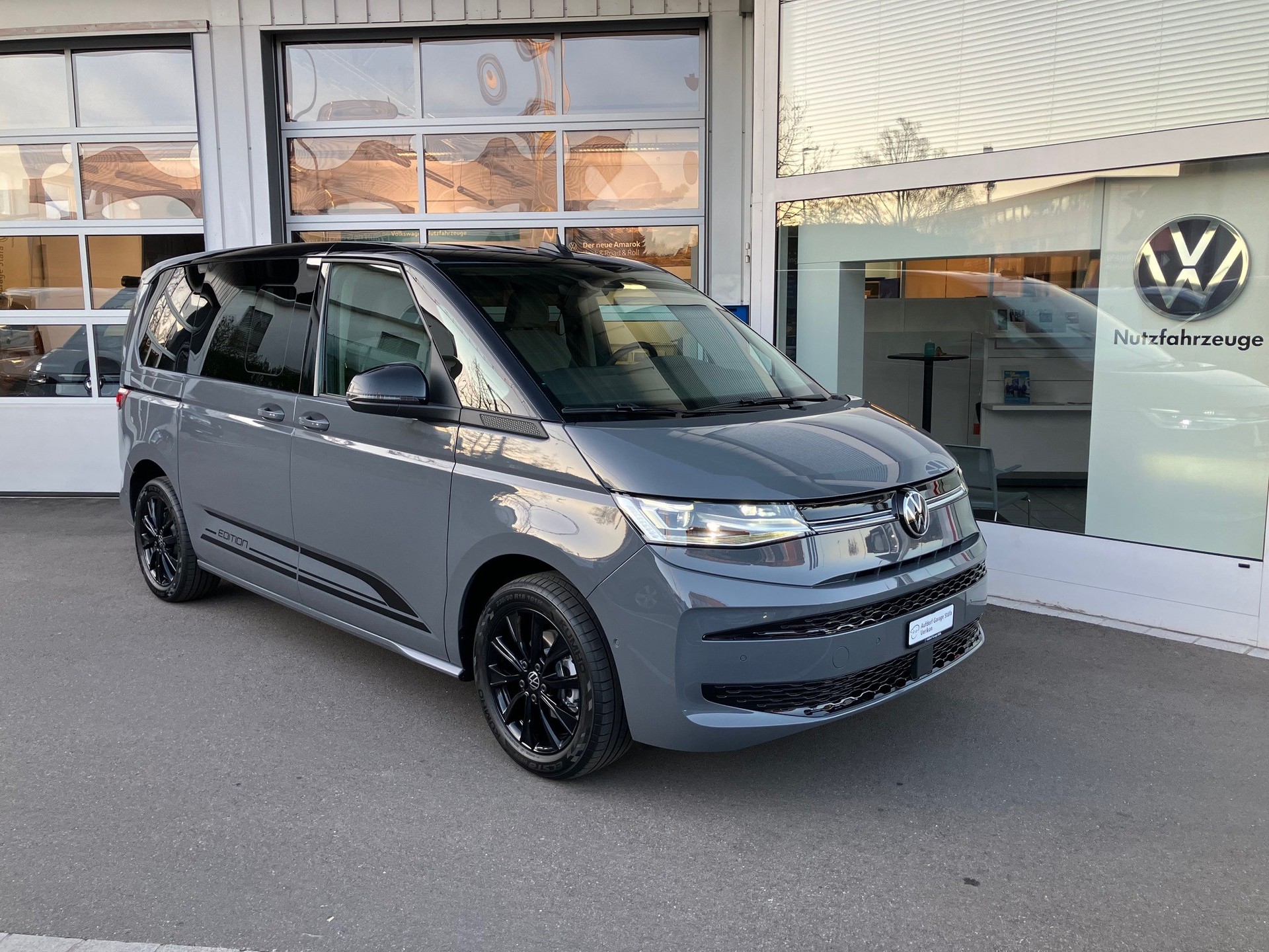 VW Multivan 2.0 TDI Life Edition DSG-image-0