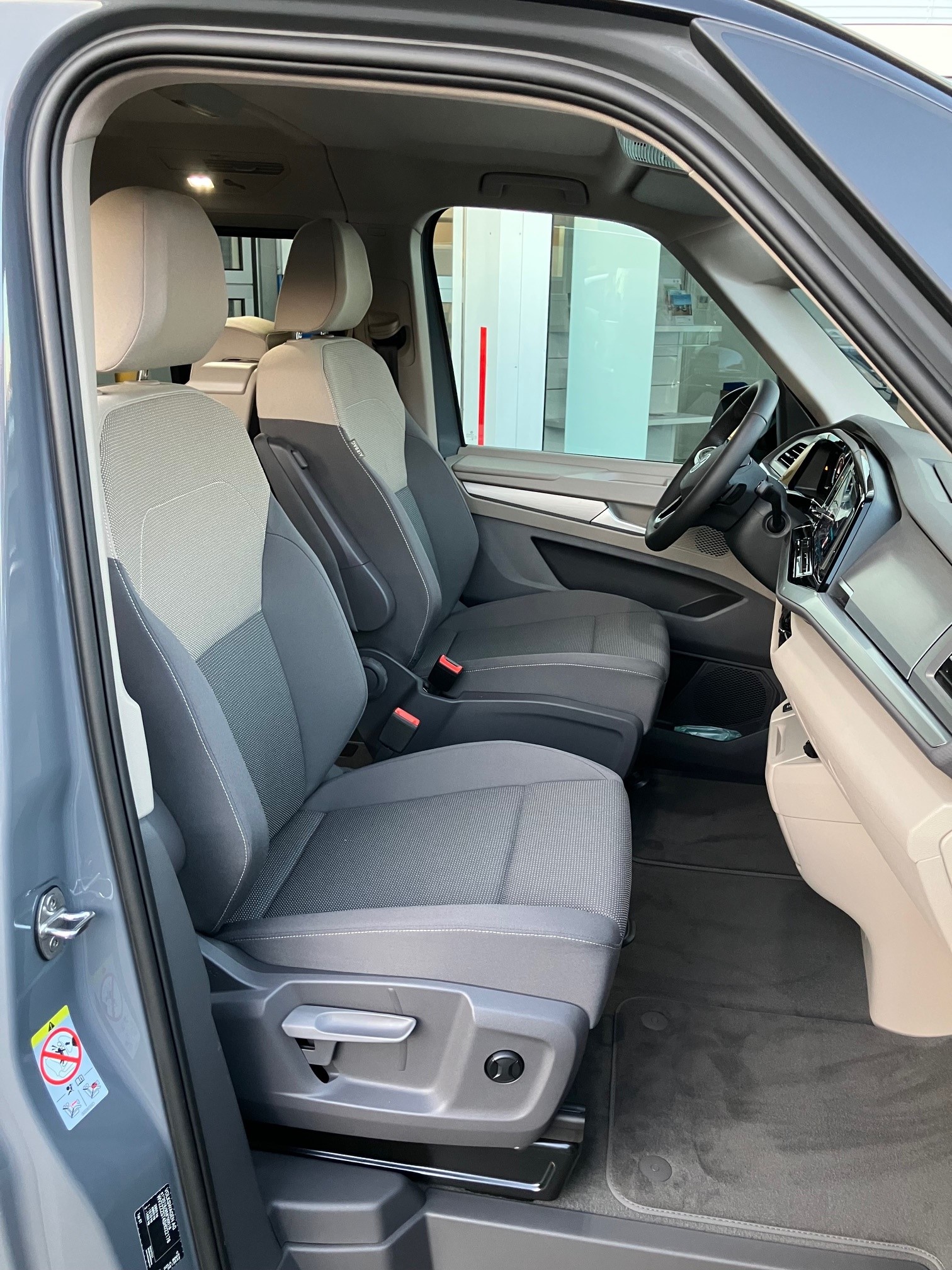 VW Multivan 2.0 TDI Life Edition DSG-image-6