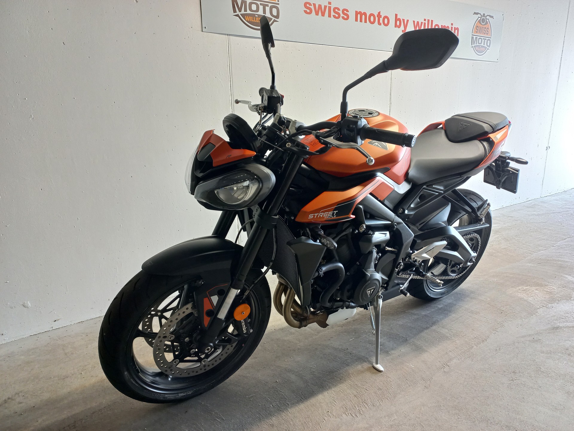TRIUMPH Street Triple R-showroom-element-2