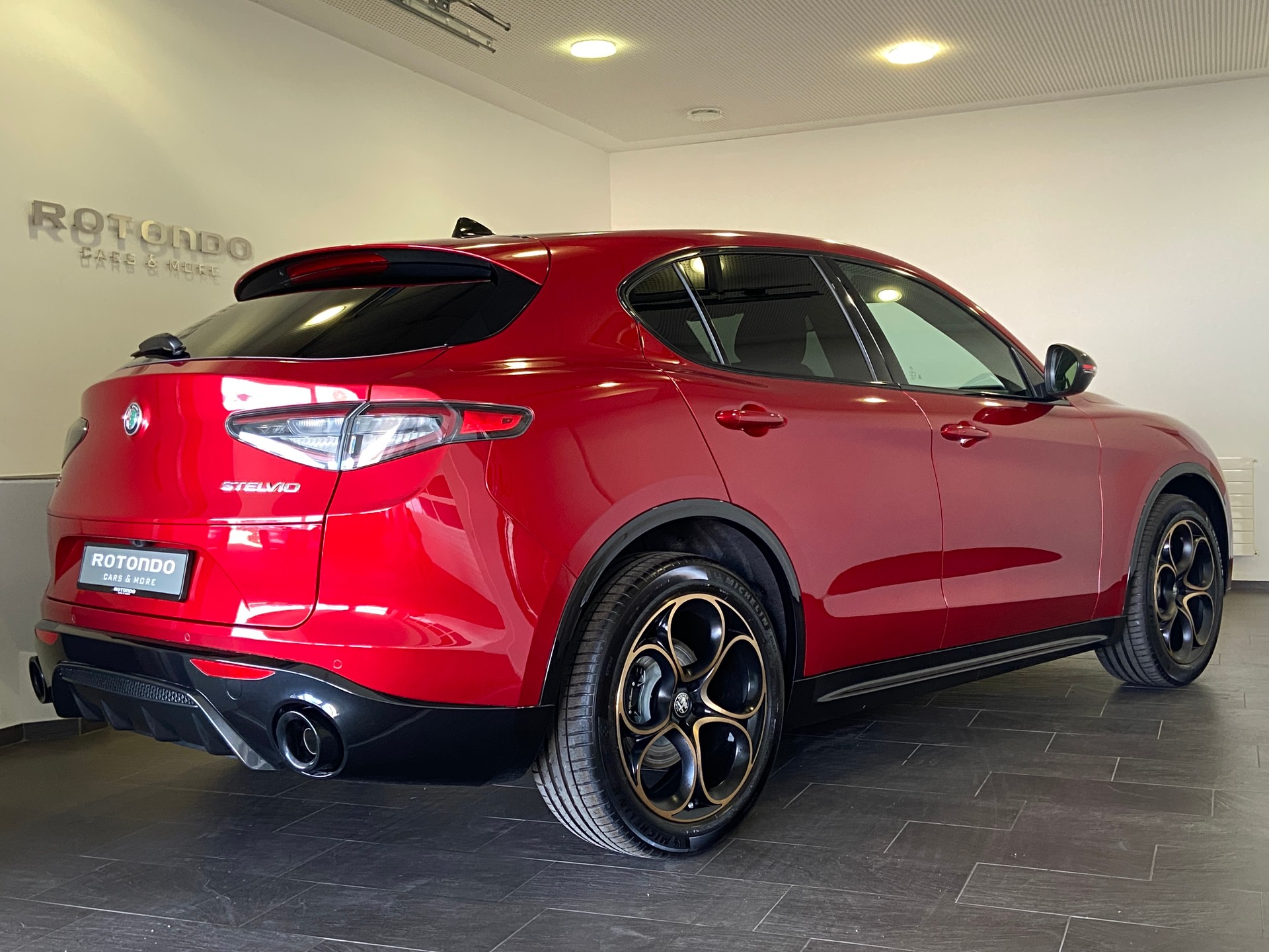 ALFA ROMEO Stelvio 2.0 Intensa Sky Q4 AT8-showroom-element-1