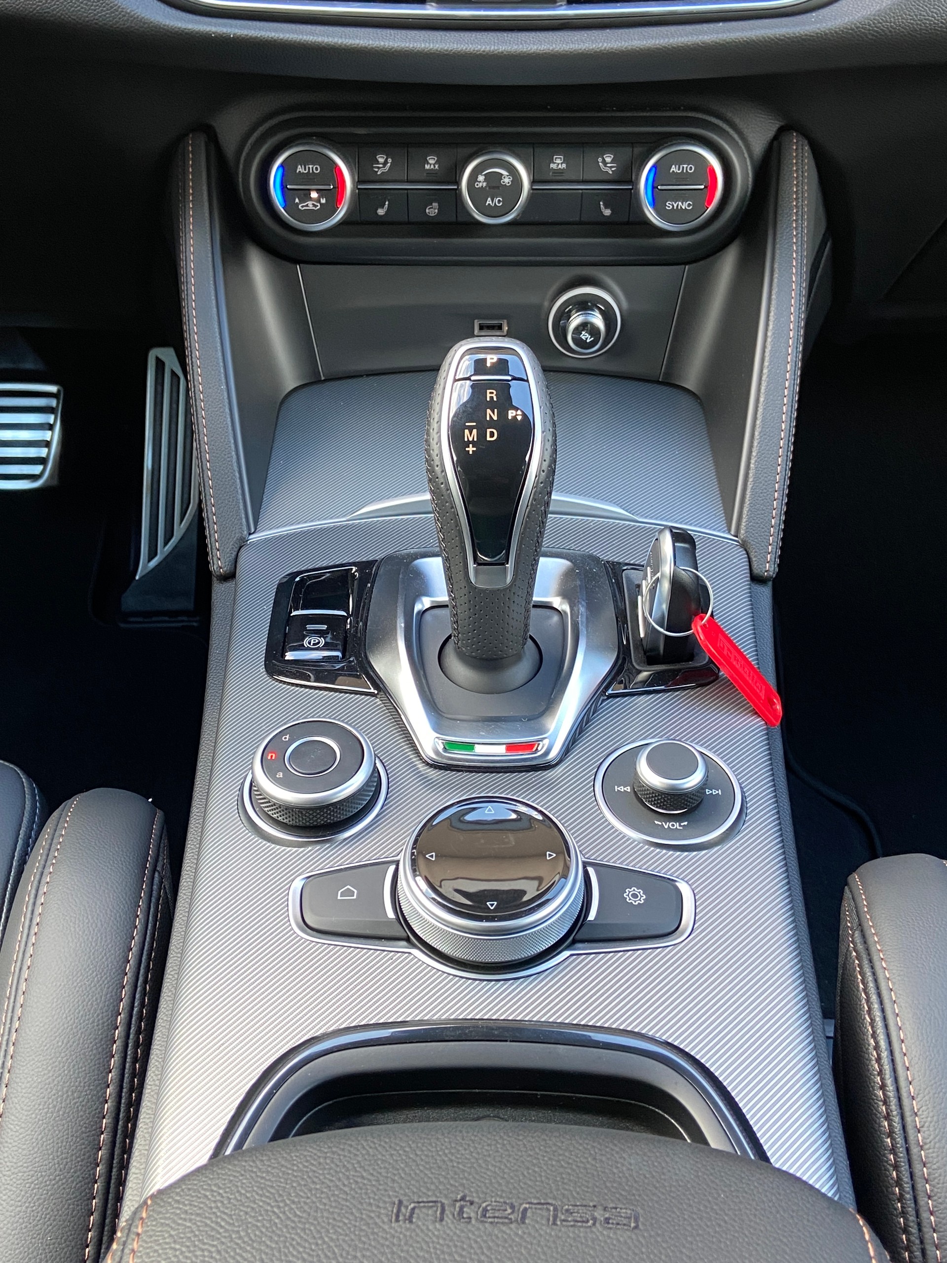 ALFA ROMEO Stelvio 2.0 Intensa Sky Q4 AT8-image-11