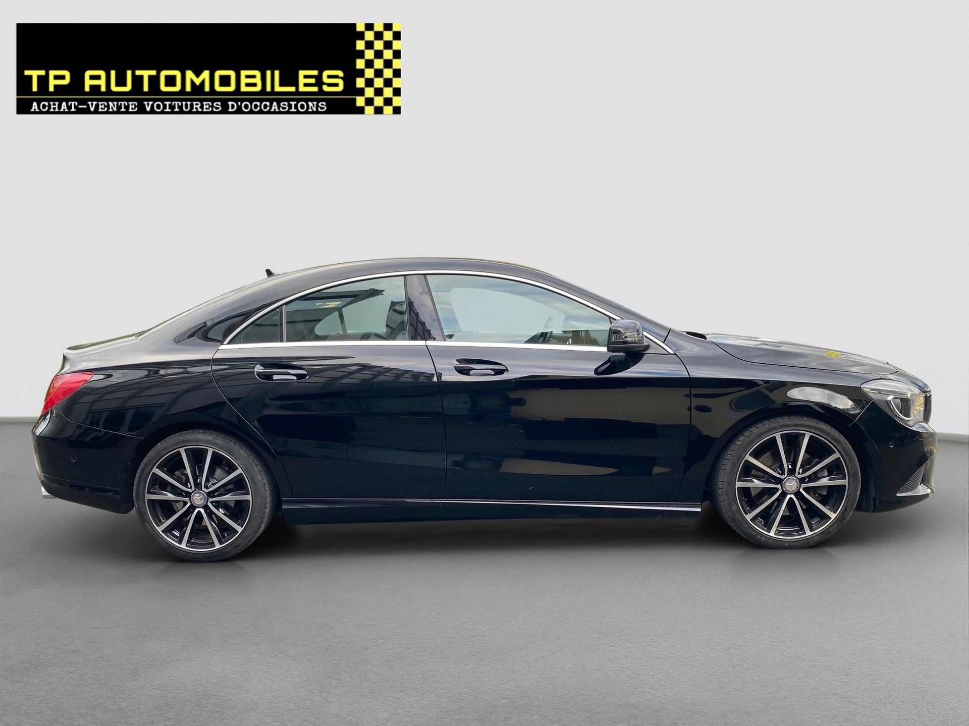 MERCEDES-BENZ CLA 250 7G-DCT 4Matic-image-3