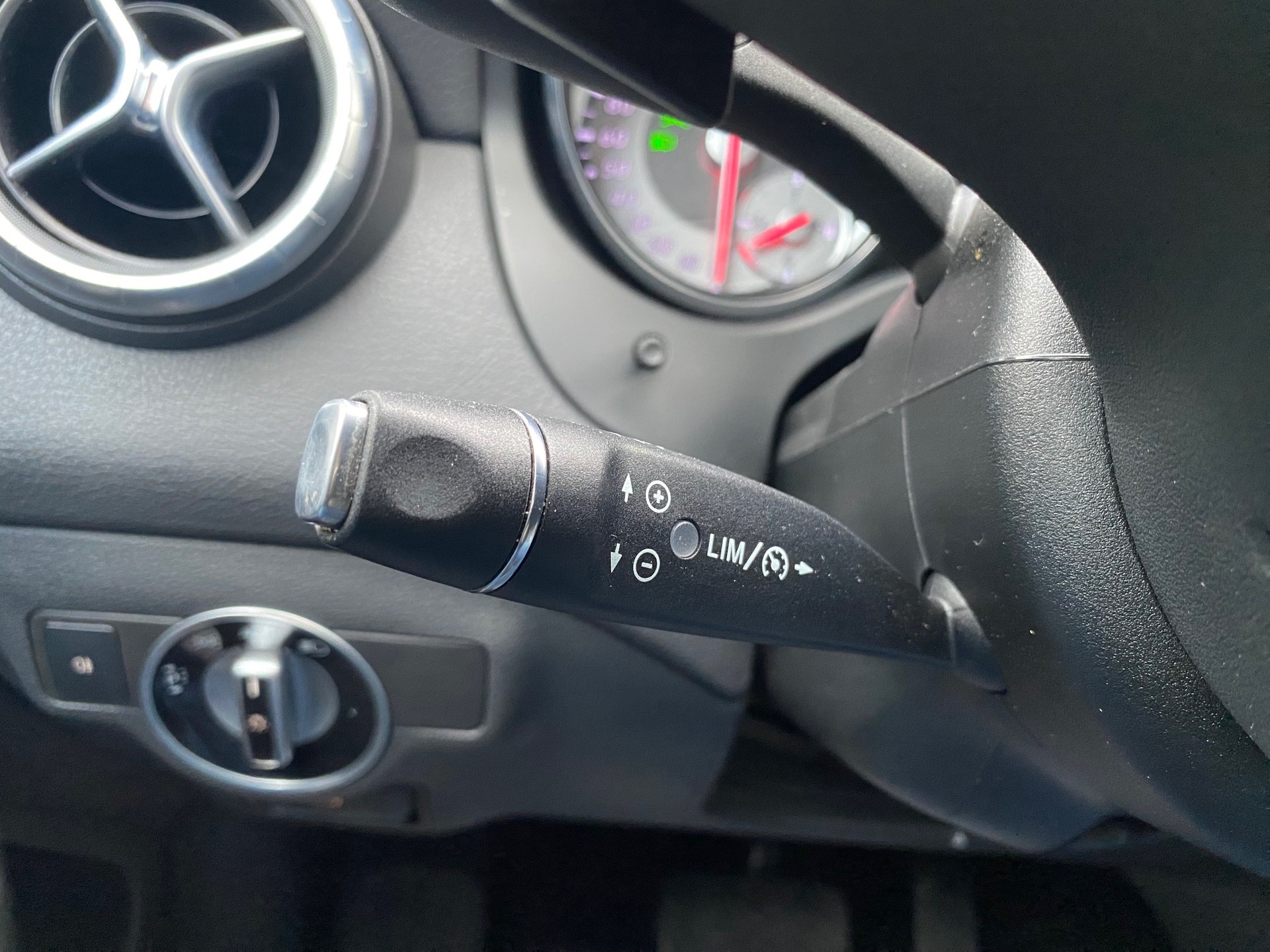 MERCEDES-BENZ CLA 250 7G-DCT 4Matic-image-15