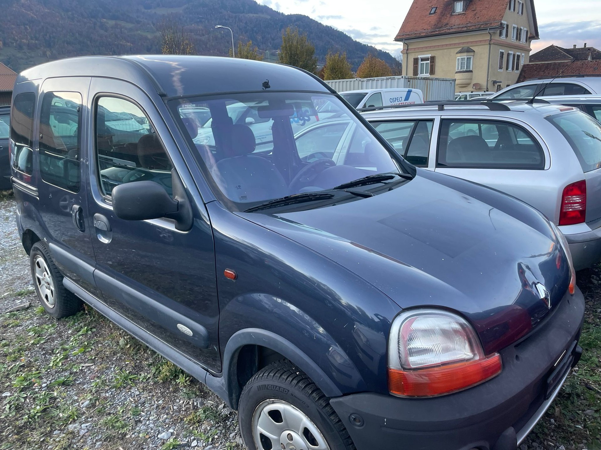 RENAULT Kangoo 1.6 16V Privilège Suisse 4X4-image-0