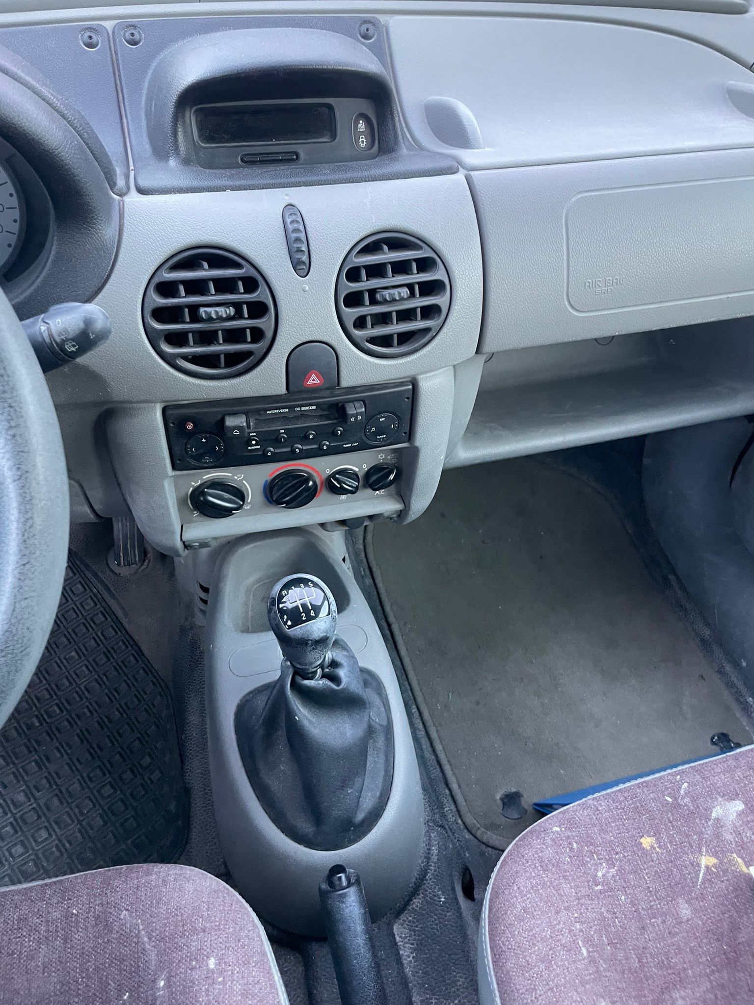 RENAULT Kangoo 1.6 16V Privilège Suisse 4X4-image-4