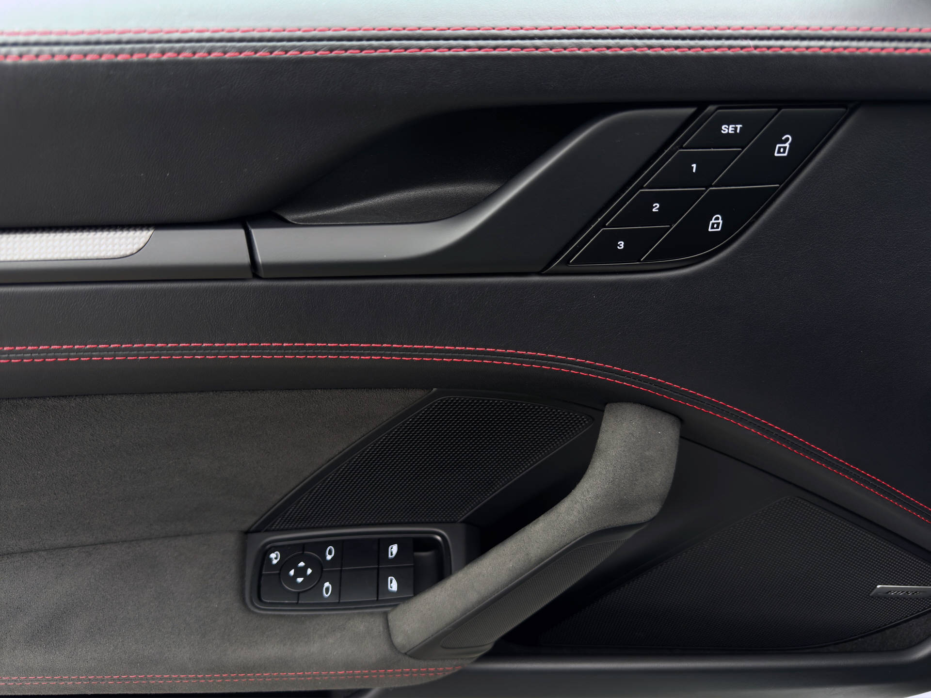 PORSCHE 911 Carrera 4 GTS PDK-image-7