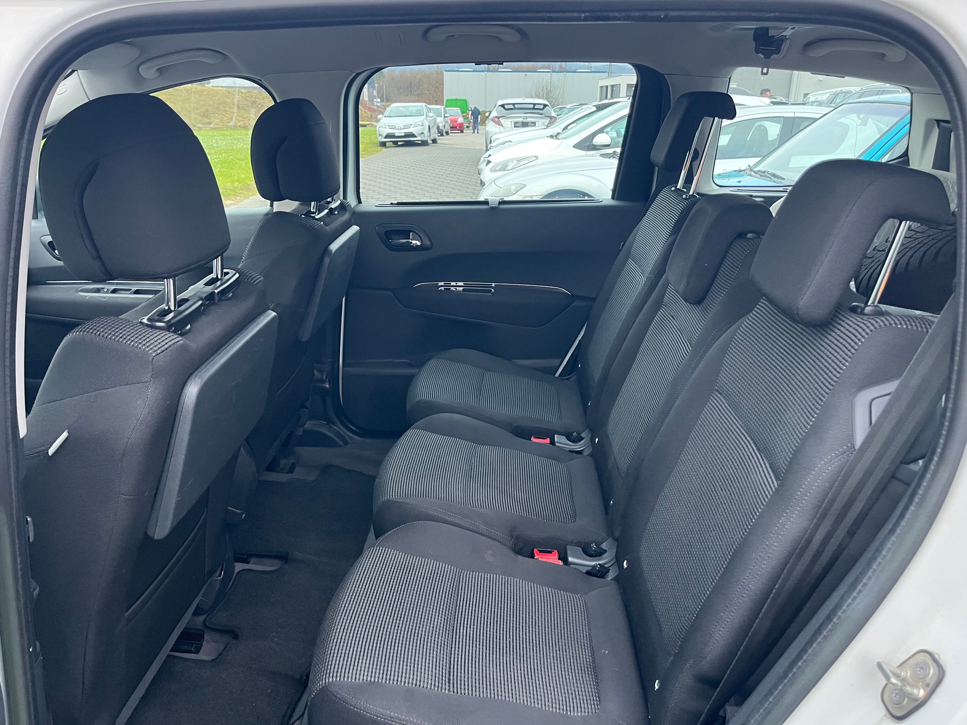 PEUGEOT 5008 1.6 16V T Sport Pack-image-9