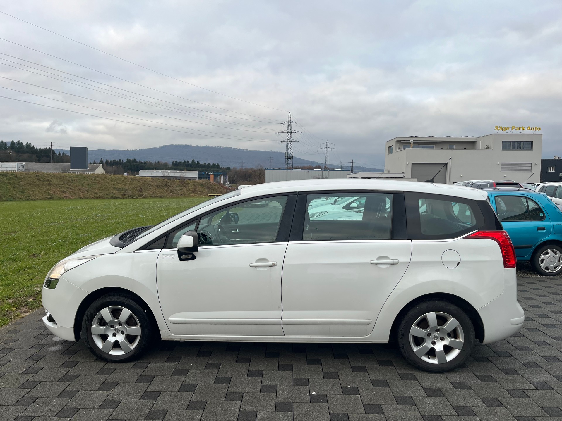 PEUGEOT 5008 1.6 16V T Sport Pack-image-3