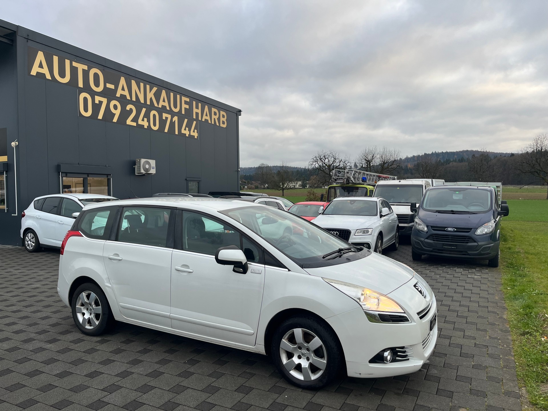 PEUGEOT 5008 1.6 16V T Sport Pack