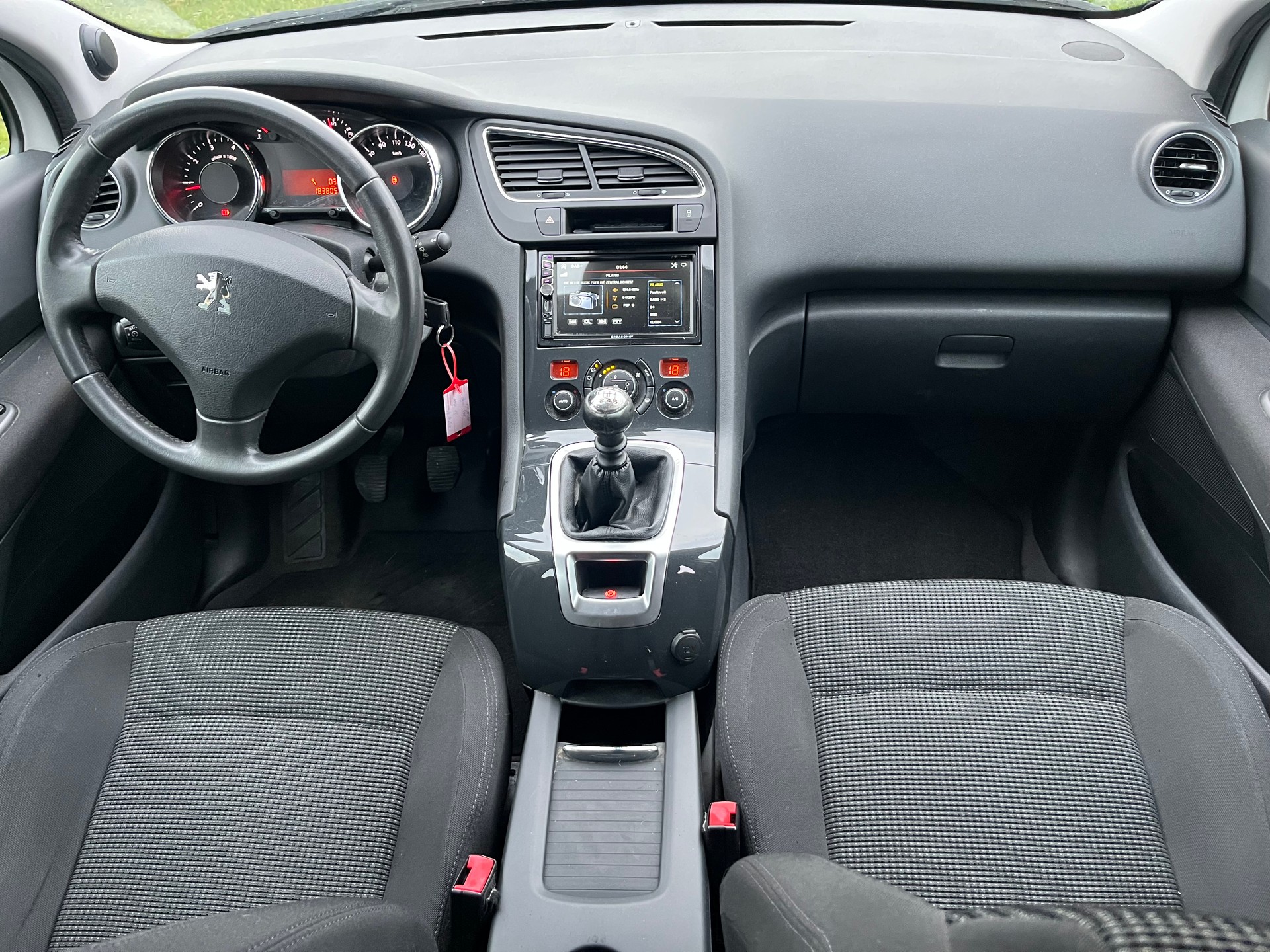 PEUGEOT 5008 1.6 16V T Sport Pack-image-11