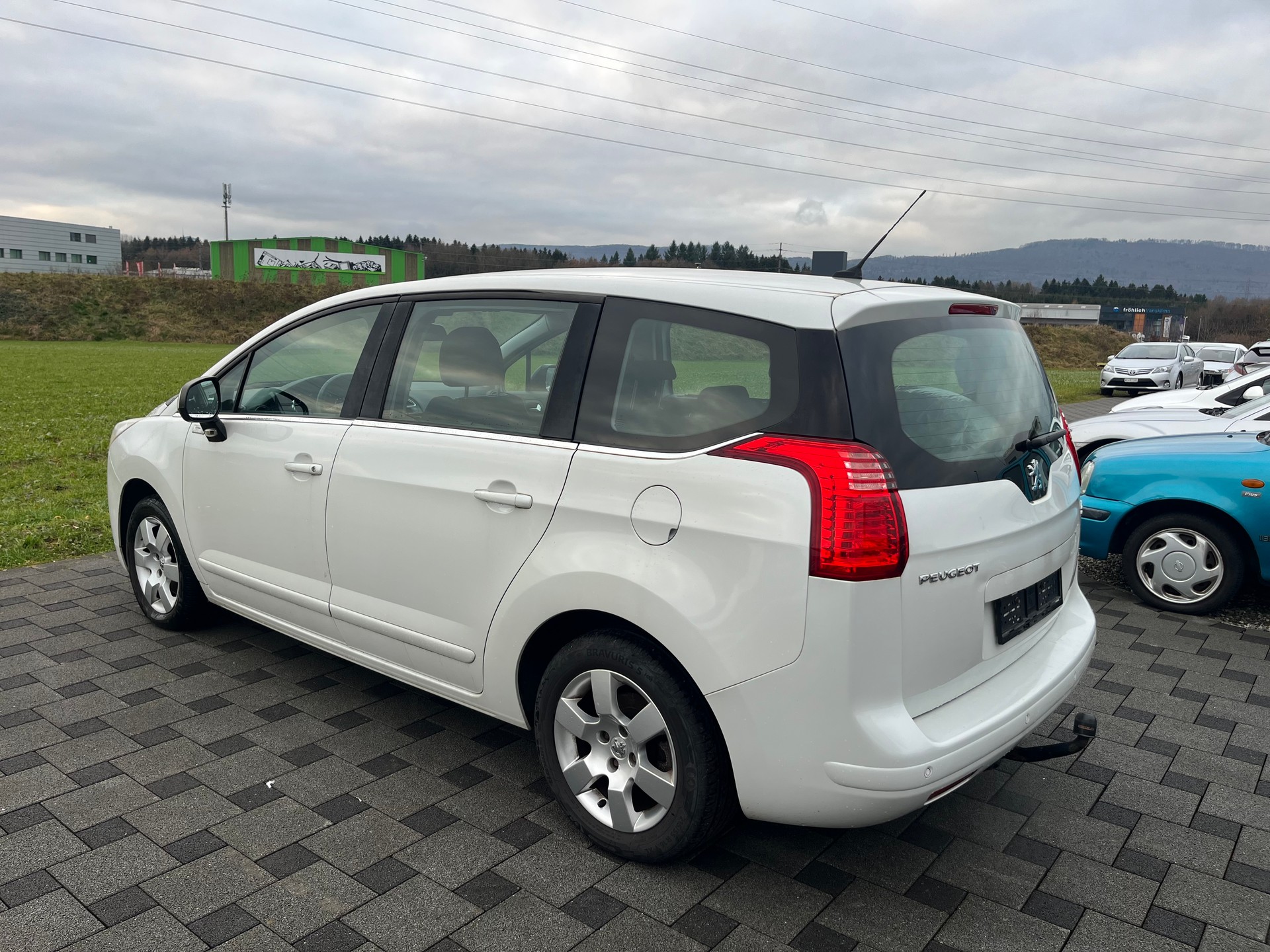 PEUGEOT 5008 1.6 16V T Sport Pack-image-4