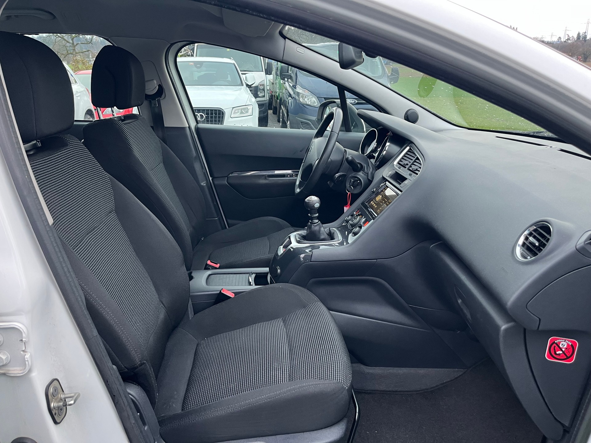 PEUGEOT 5008 1.6 16V T Sport Pack-image-12