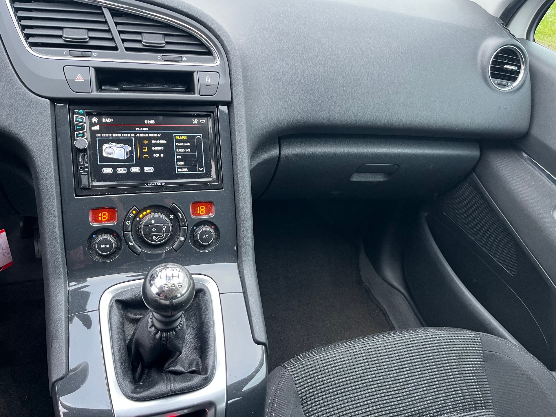 PEUGEOT 5008 1.6 16V T Sport Pack-image-7
