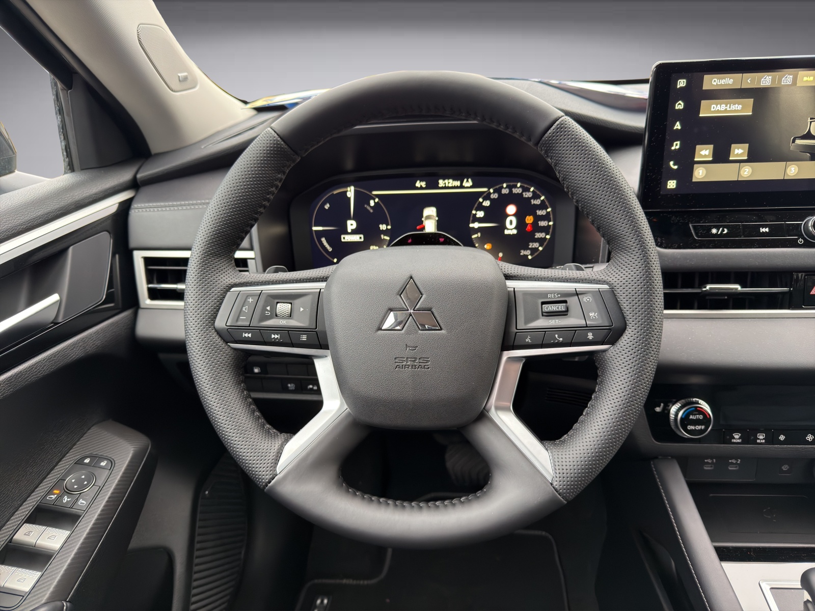 MITSUBISHI Outlander 2.4 PHEV Invite 4x4-image-11