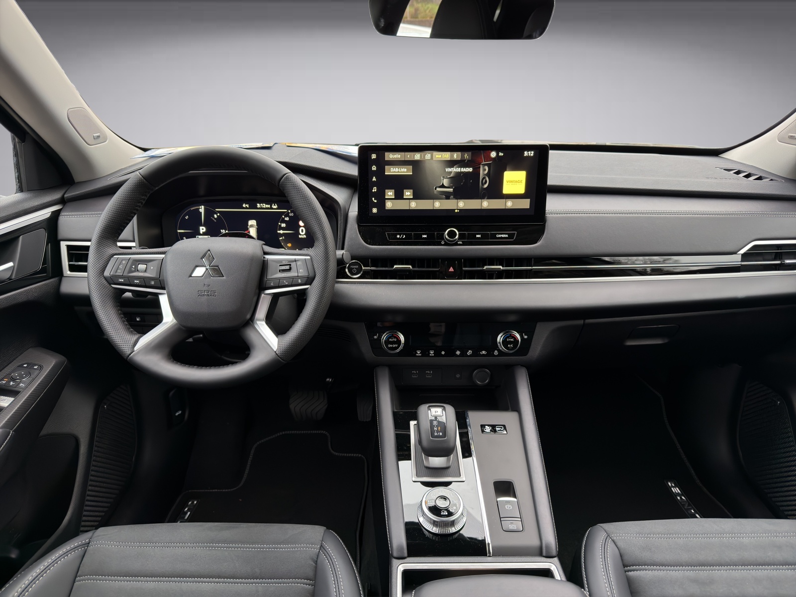 MITSUBISHI Outlander 2.4 PHEV Invite 4x4-image-10