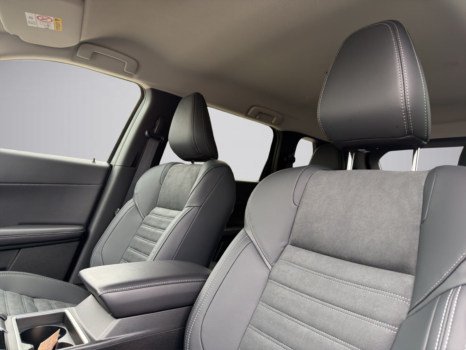 MITSUBISHI Outlander 2.4 PHEV Invite 4x4-image-9