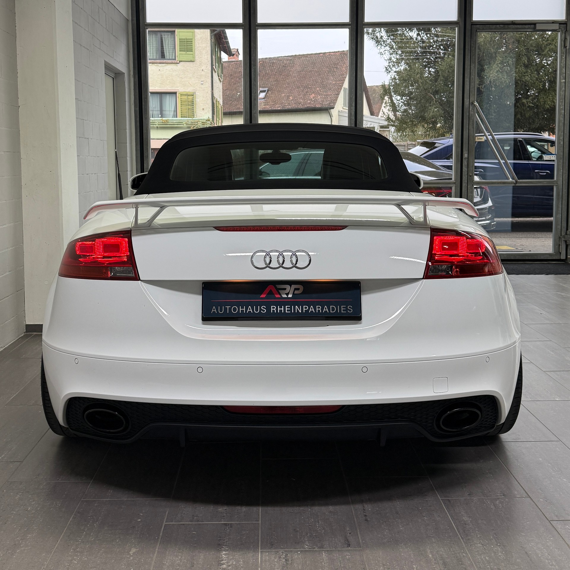 AUDI TT RS Roadster 2.5 TFSI quattro-image-5