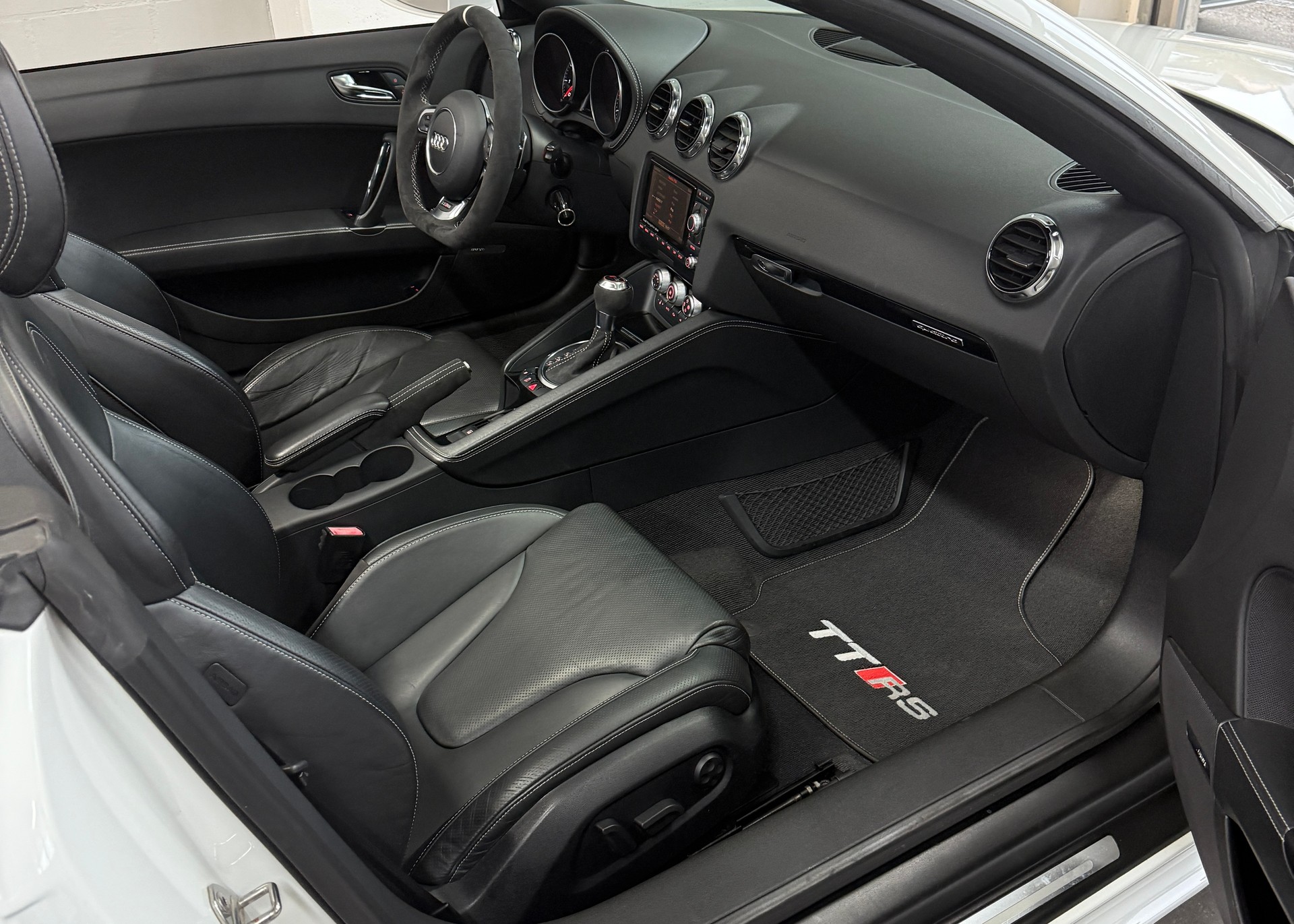 AUDI TT RS Roadster 2.5 TFSI quattro-image-6
