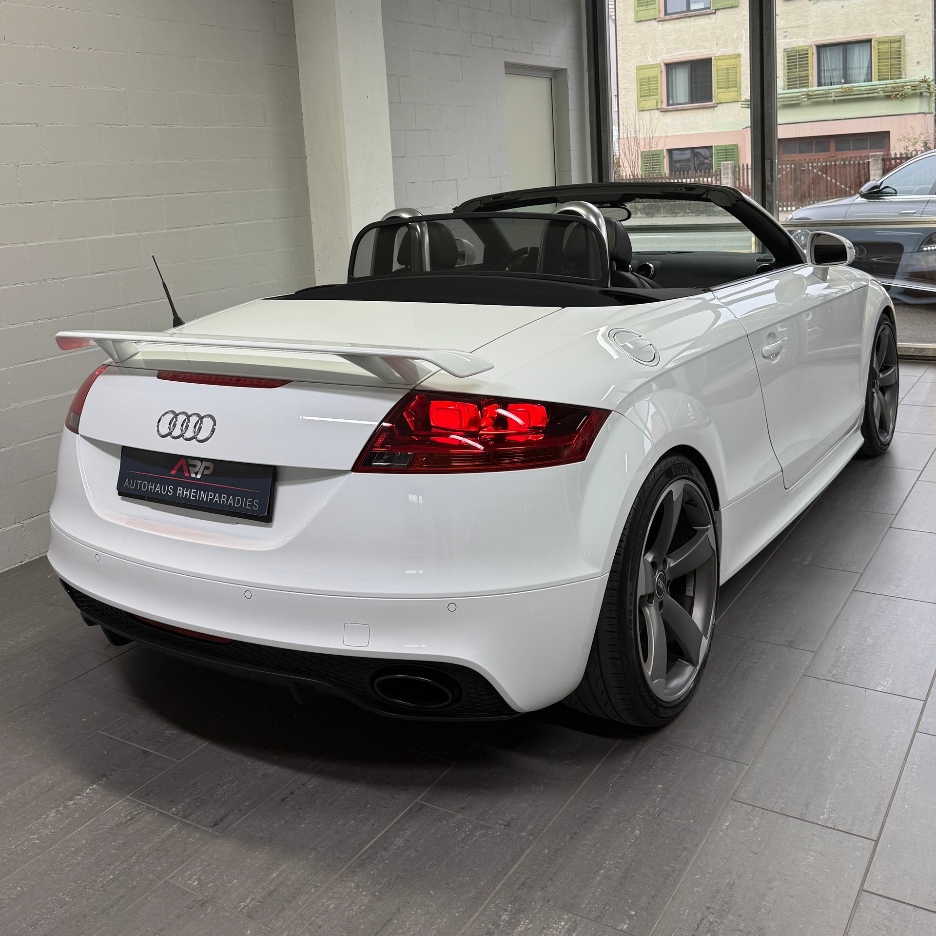 AUDI TT RS Roadster 2.5 TFSI quattro-image-3