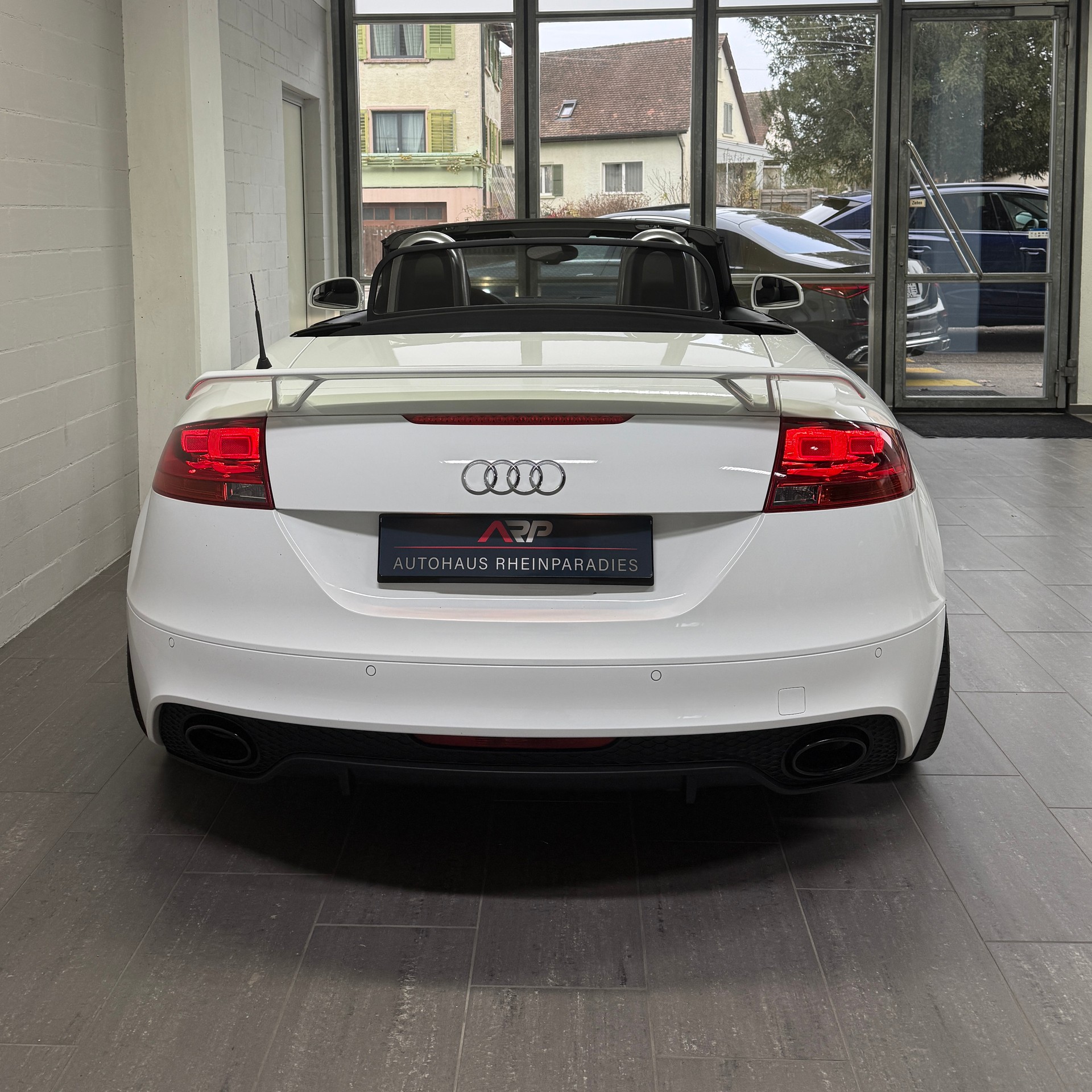AUDI TT RS Roadster 2.5 TFSI quattro-image-4