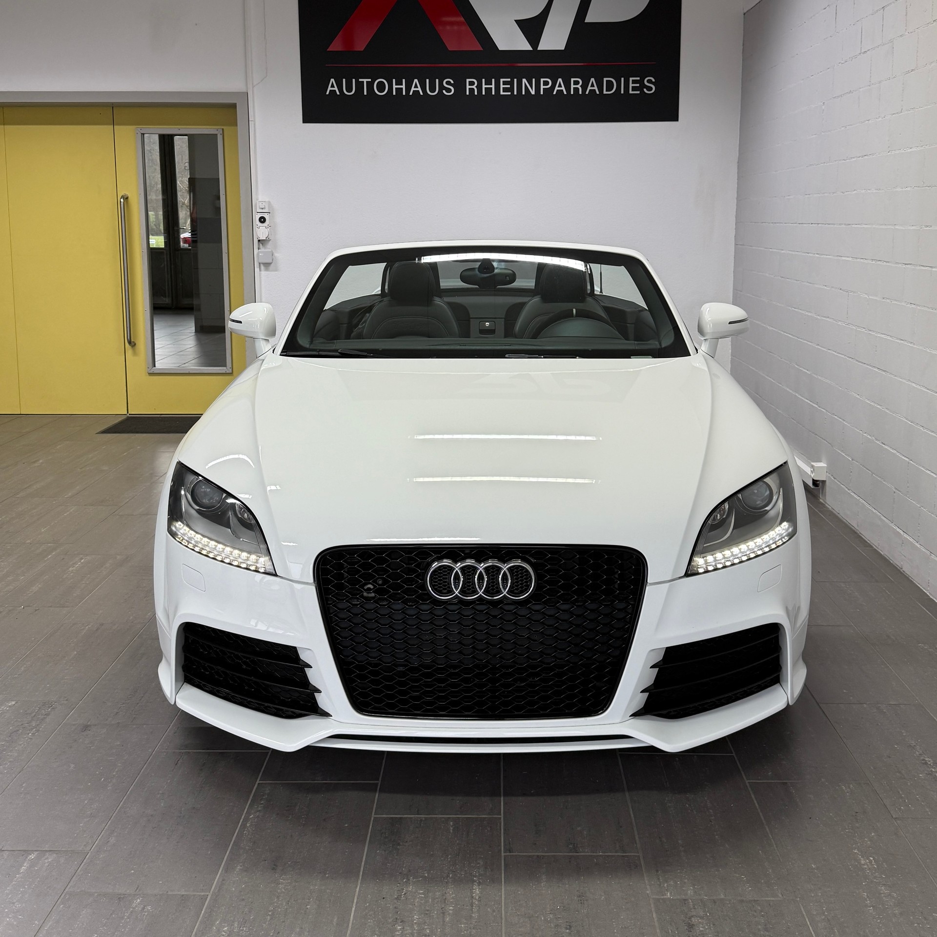 AUDI TT RS Roadster 2.5 TFSI quattro-image-1