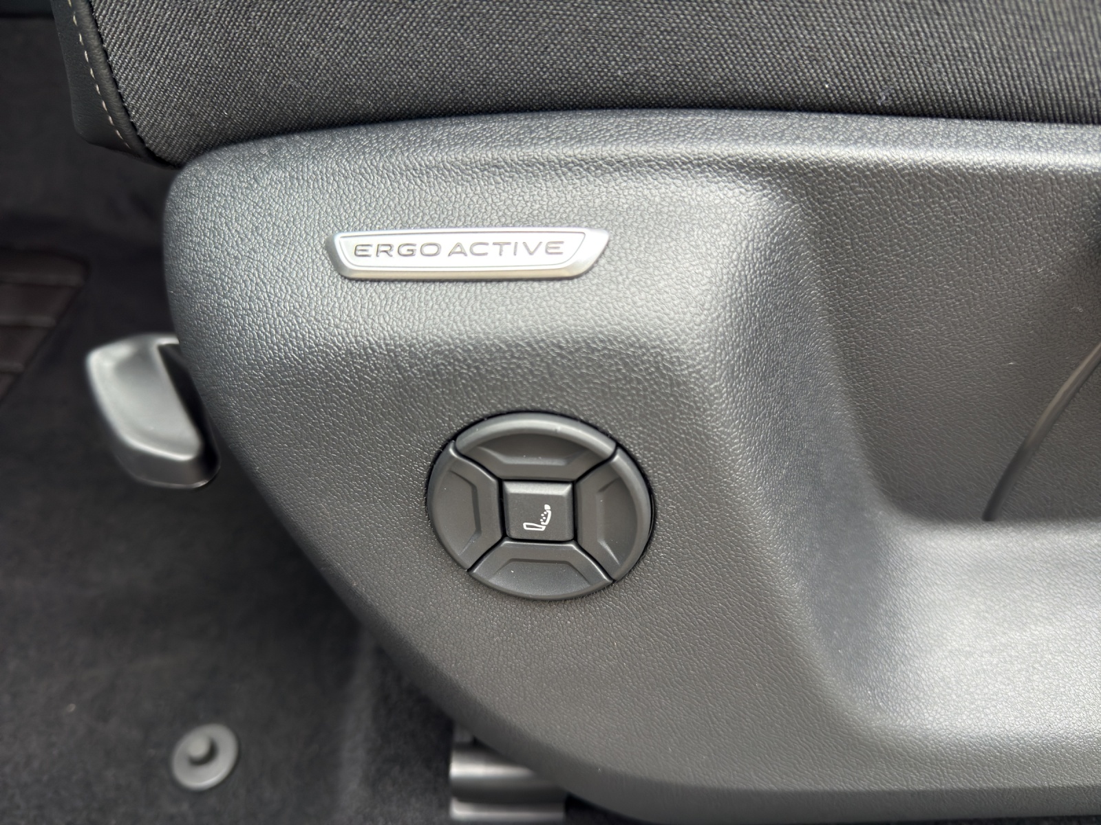 VW VW Tiguan R-Line-image-12