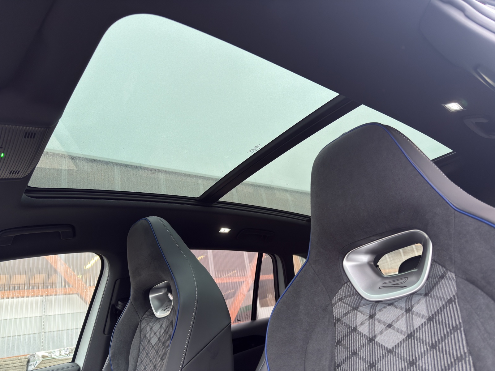 VW VW Tiguan R-Line-image-13
