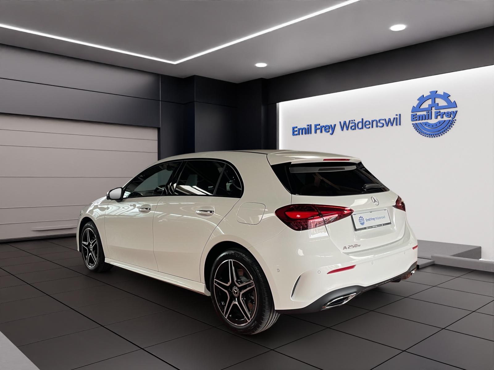 MERCEDES-BENZ A 250 e EQ Star AMG Line-image-2