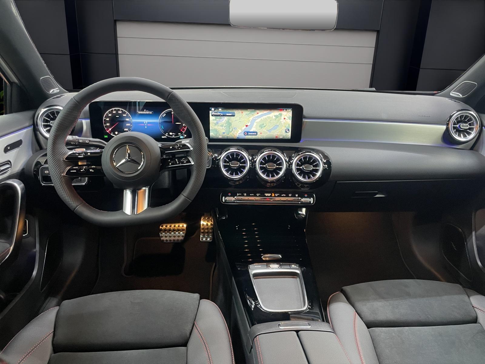 MERCEDES-BENZ A 250 e EQ Star AMG Line-image-4
