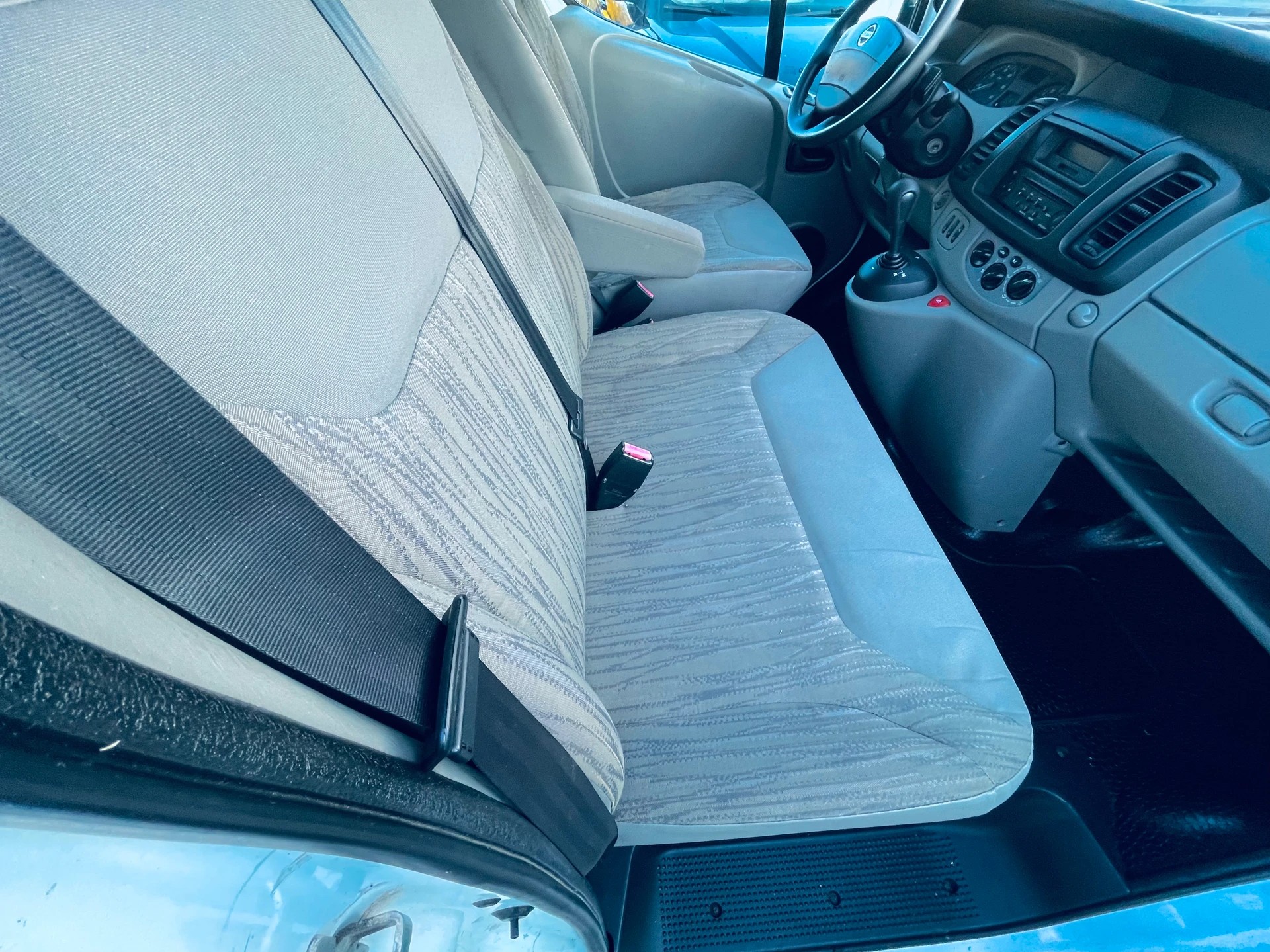 NISSAN Primastar 2.5dCi 150 Premium 2.9t-image-3