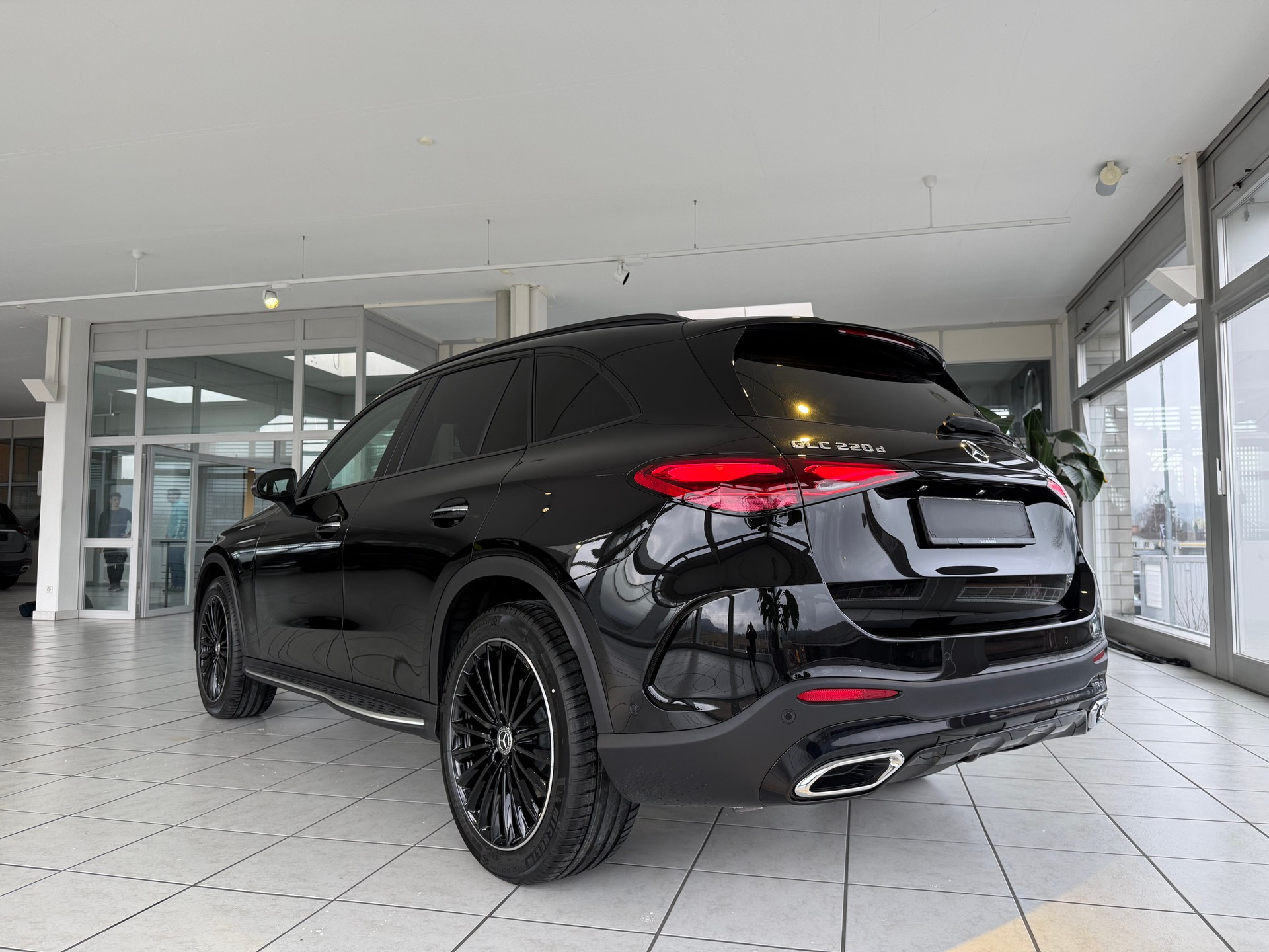 MERCEDES-BENZ GLC 220 d 4MATIC-showroom-element-2