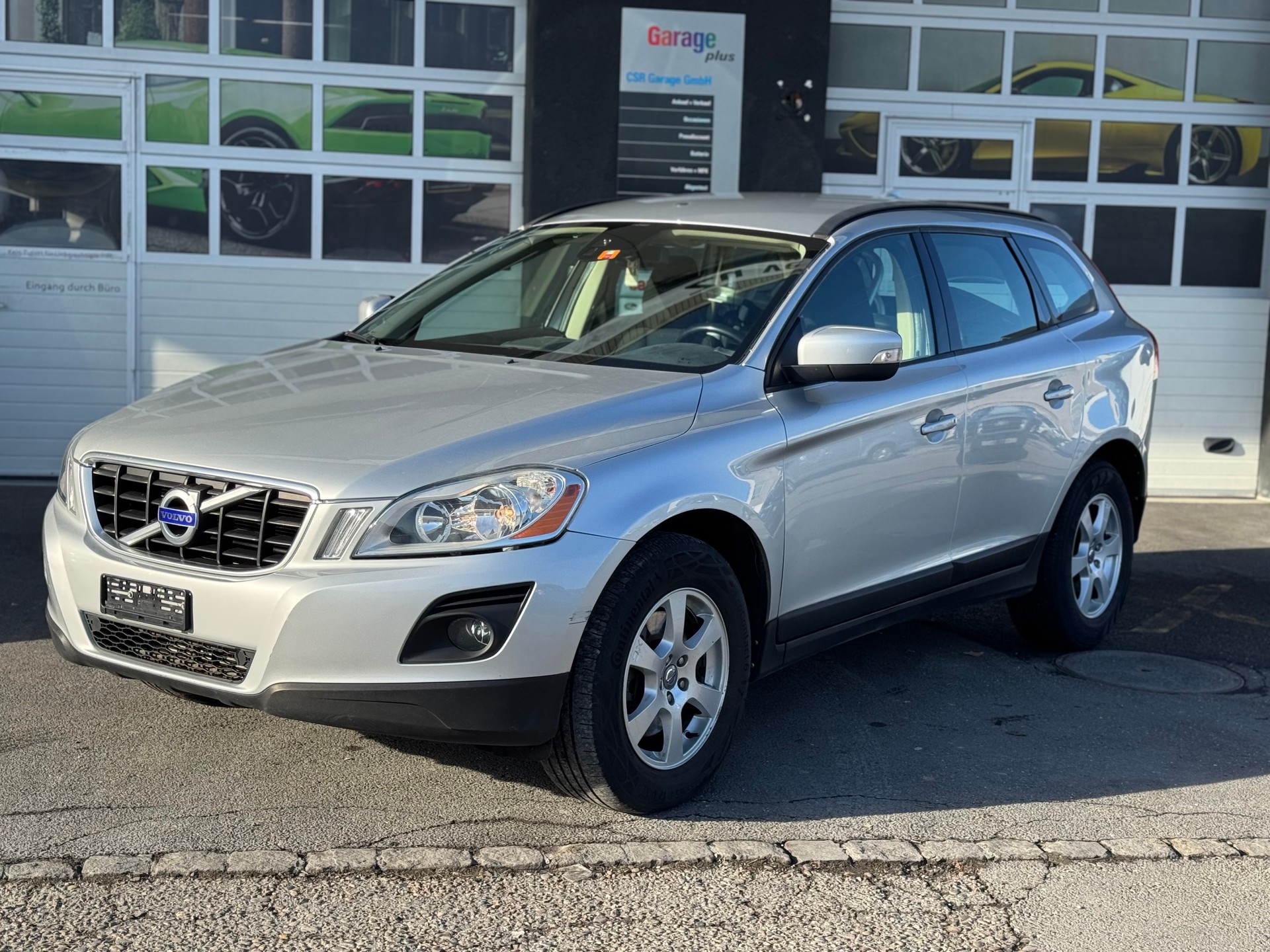 VOLVO XC60 D5 AWD Geartronic-image-4