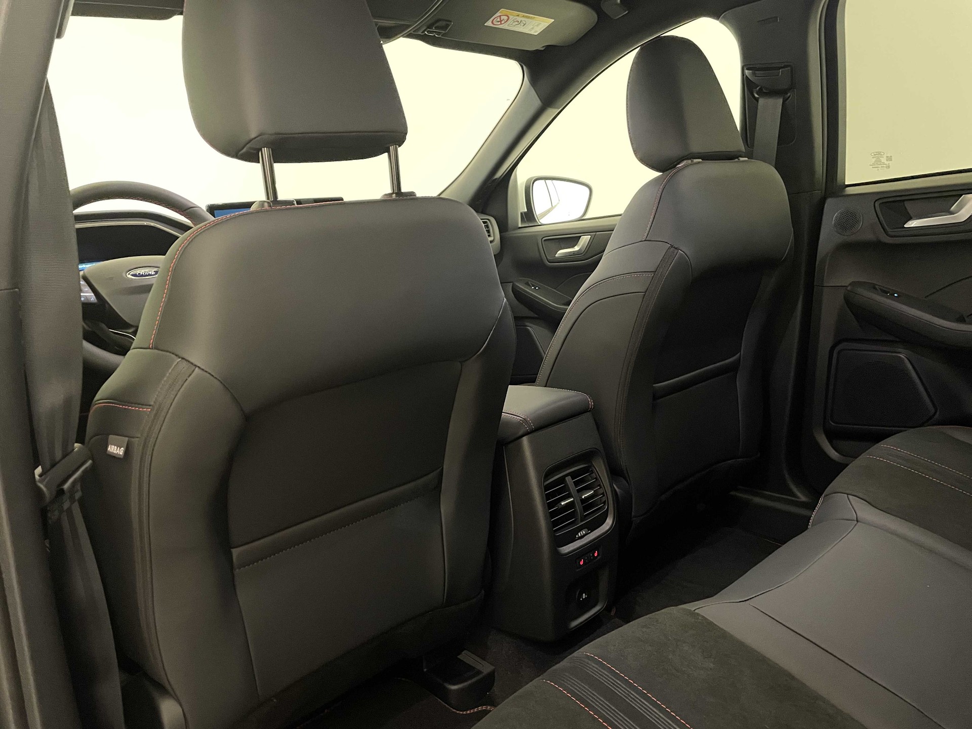 FORD Kuga 2.5 Hybrid ST-Line X 4x4-image-24